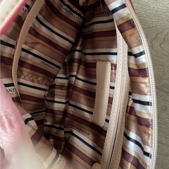 Tignanello pebbled leather handbag/shoulder bag. - Picture 6 of 7